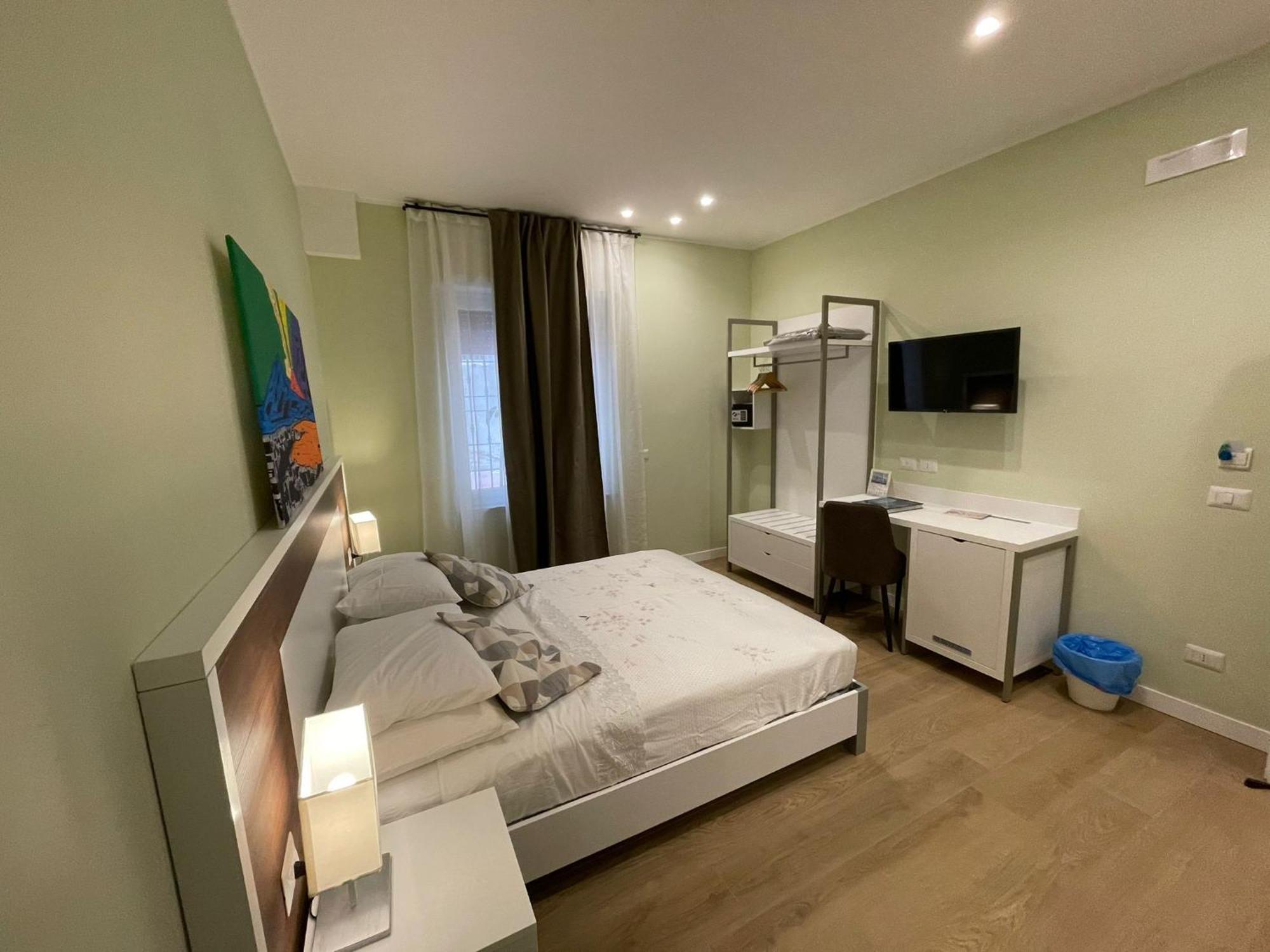 Отель La Casa Di Ily Неаполь Экстерьер фото